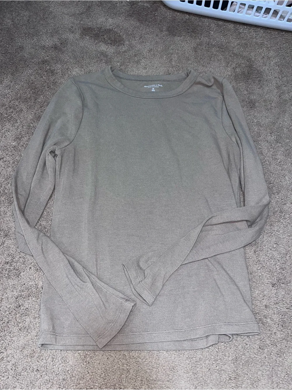 Abercrombie Essential Long-Sleeve Crewneck Top in Taupe Size Medium